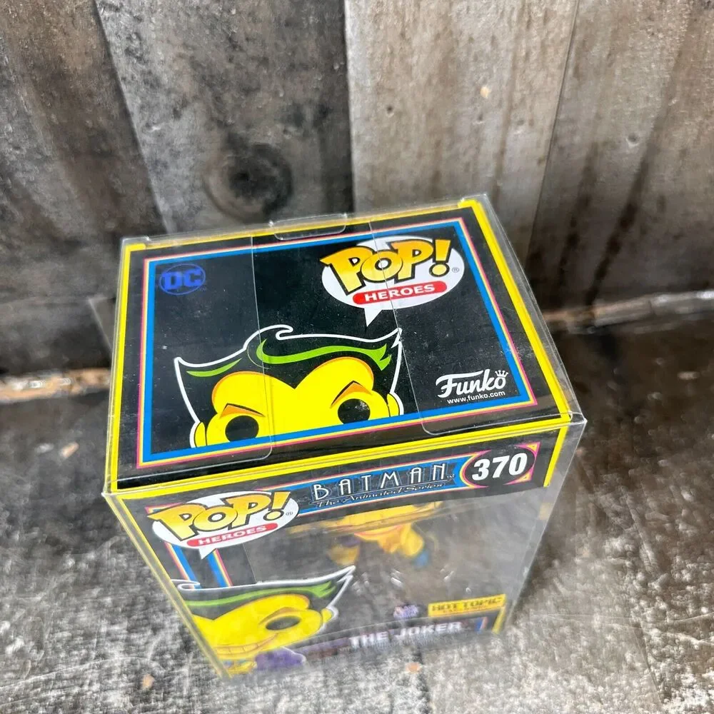 Funko Pop BlackLight: The Joker‎ #370 Batman Animated Series Hot Topic Exclusive